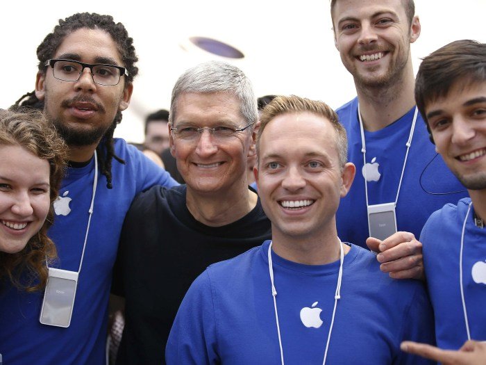 Apple employee ceo nearly paid twice earns tim cook much female